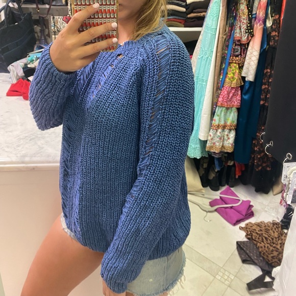 Blue sweater with string pattern - Picture 4 of 4